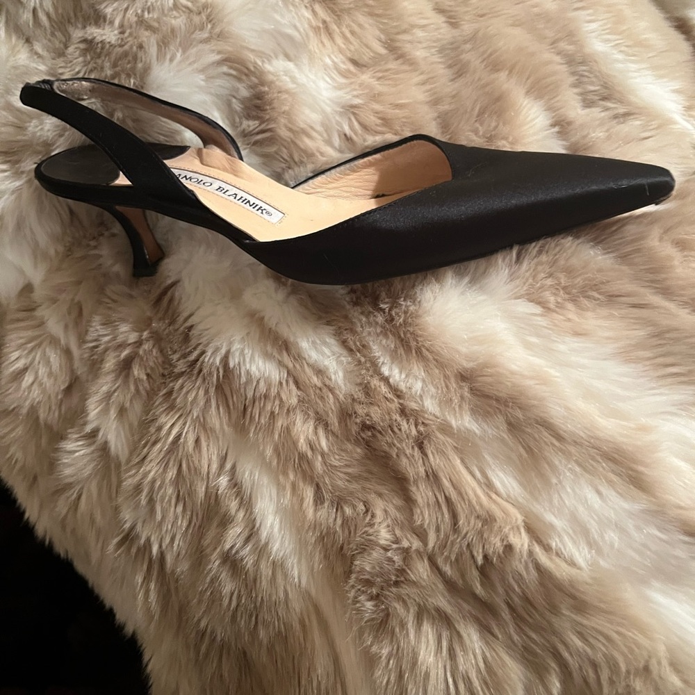 Pre-owned excellent condition Manolo Blahnik satin Carolyne slingback pumps.